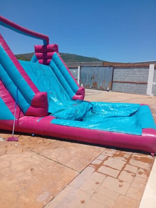 Castillo inflable con piscina