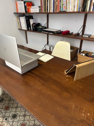 Mesa Escritorio Eileen Gray modelo Doble X.