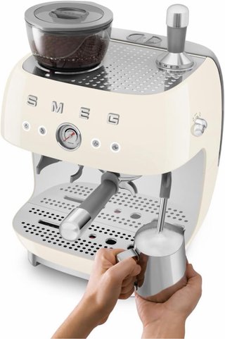Cafetera Espresso Smeg EGF03CREU Crema