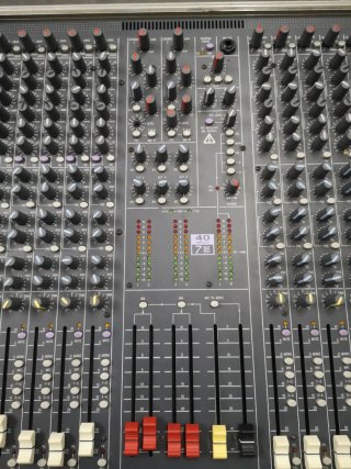 Mesa de mezclas Soundcraft Spirit LX7