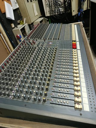 Mesa de mezclas Soundcraft Spirit LX7