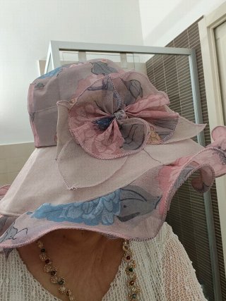 Splendido cappello donna tesa larga floreale