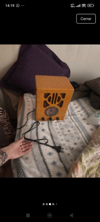 Radio Retro Vintage Marrón y Amarillo