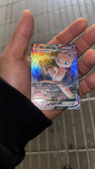 Carta Pokémon Mew VMAX GOLPE FUSIÓN CRUZADO