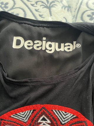 Camiseta Desigual Negra con Estampado Mandala