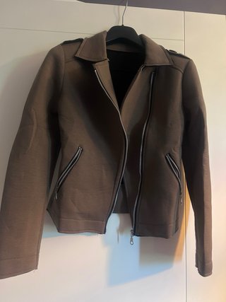 Giubbottino marrone stile biker