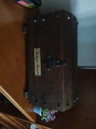 Baúl de madera decorativo