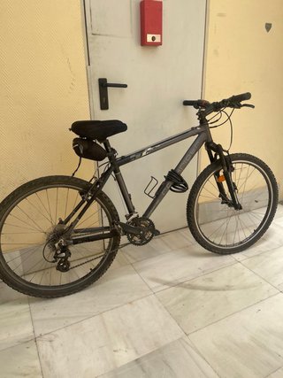 Bicicleta Rockrider gris