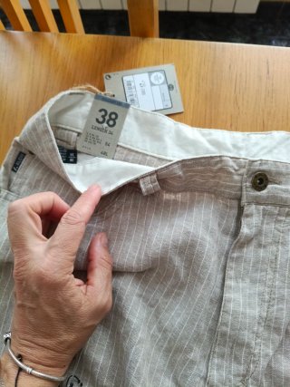 Pantalón beige de rayas
