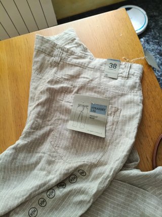 Pantalón beige de rayas