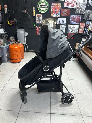 Cochecito de bebé gris