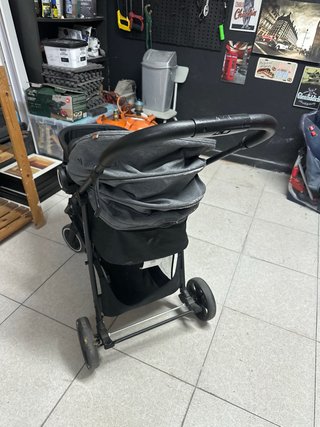 Cochecito de bebé gris