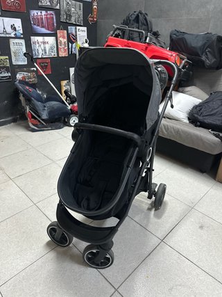 Cochecito de bebé gris