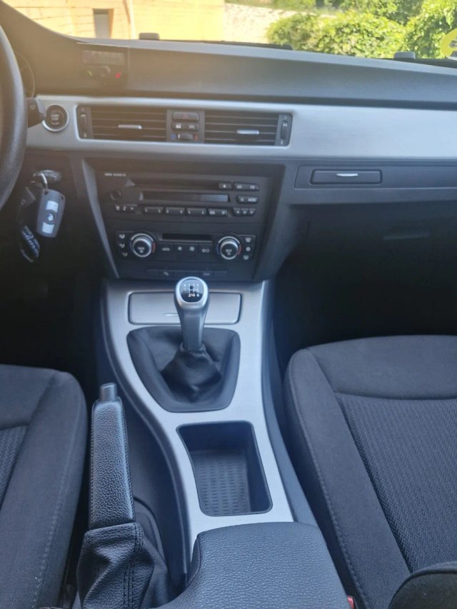 BMW 320d LCI 60.000 kms unico propietario