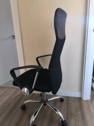 Silla de oficina ergonómica negra