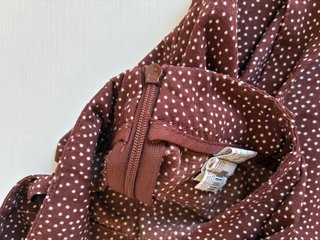 Falda marrón con lunares blancos