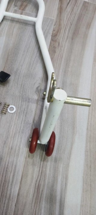 Caballete moto blanco con ruedas