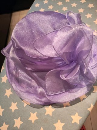 Elegante cappello organza viola indeformabile