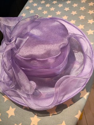 Elegante cappello organza viola indeformabile