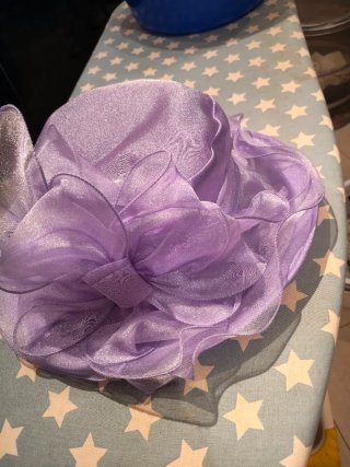 Elegante cappello organza viola indeformabile