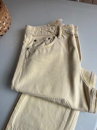 Pantalones vaqueros amarillos