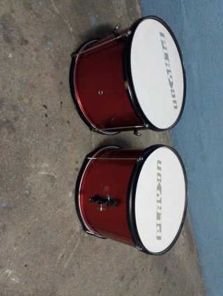 Toms tambores dos de 14" y uno de 8"