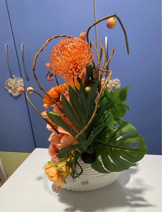 Composizione fiori artificiali arancio