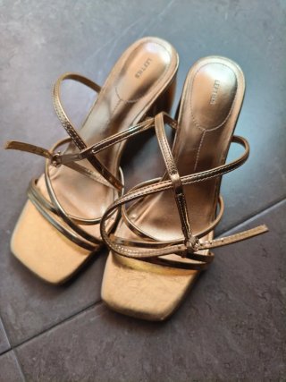 Sandalias doradas Lefties Talla 37