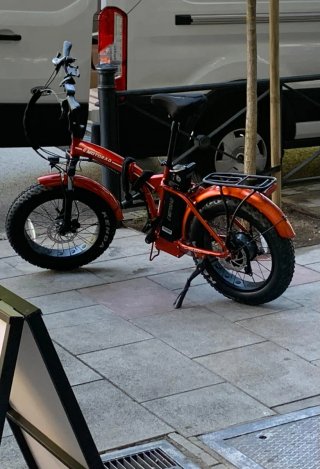 Bicicleta Eléctrica Plegable Roja