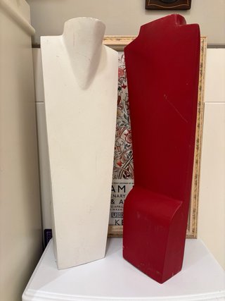 2 Expositores de collares de madera antiguos