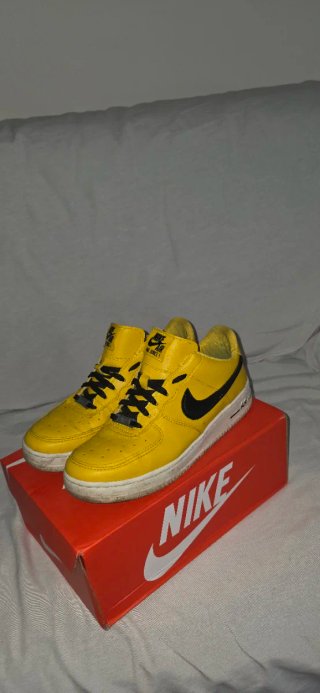 Nike Air Force 1 Talla 44 Amarillas