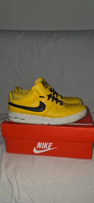 Nike Air Force 1 Talla 44 Amarillas