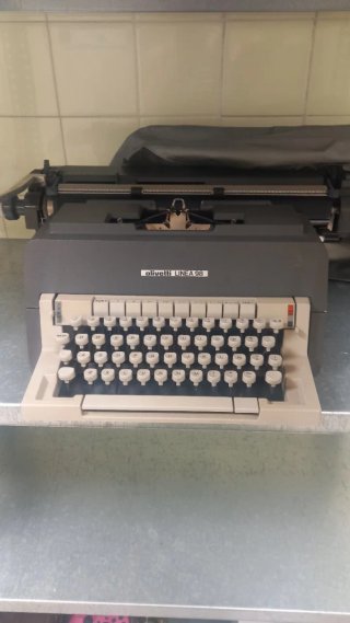 Máquina de escribir Olivetti Linea 98