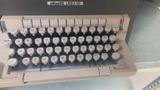 Máquina de escribir Olivetti Linea 98
