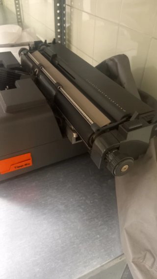 Máquina de escribir Olivetti Linea 98