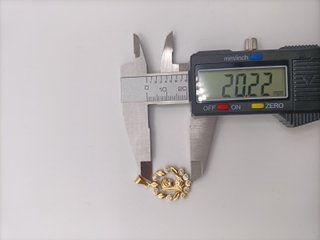 Colgante Oro 18k - Virgen Niña - 1,30 gr