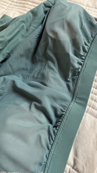 Top deportivo Lululemon verde salvia