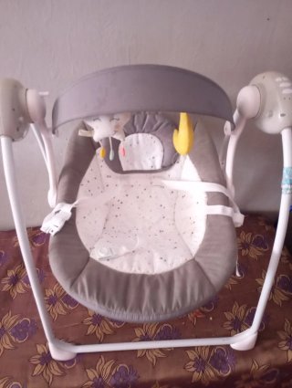 Hamaca columpio de bebé automática  con cable