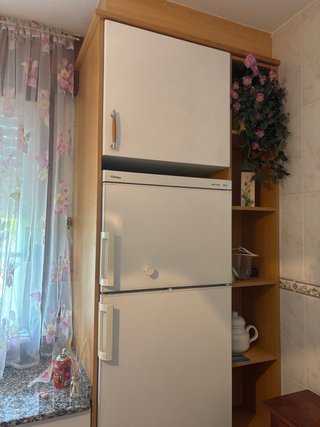 Cocina completa madera y cristal con electrodomest