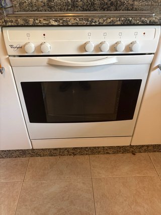 Cocina completa madera y cristal con electrodomest