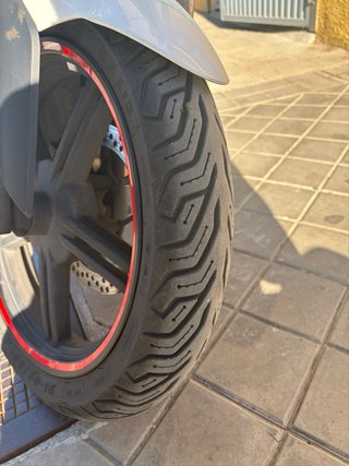 Kymco Agility City 125 Scooter blanca