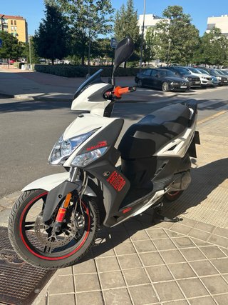 Kymco Agility City 125 Scooter blanca
