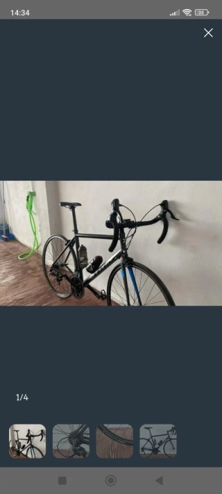 Bicicleta de carretera negra