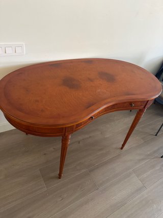 Mesa escritorio antiguo forma riñón madera maciza