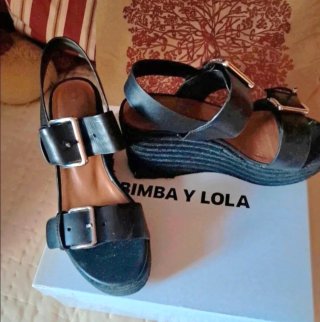 Bimba y lola  sandalias de piel.
