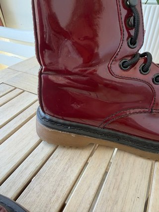 Botas de charol mujer burdeos
