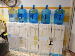 Dispensador de agua caliente y fría