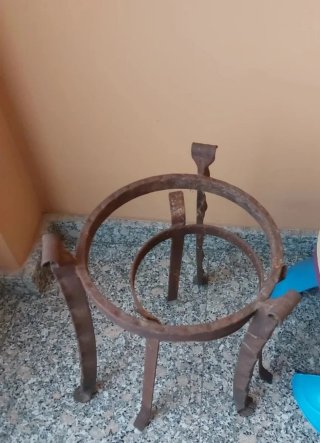 Soporte para macetas de metal