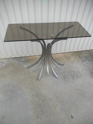 Mesa vintage cristal ahumado y cromo 70s