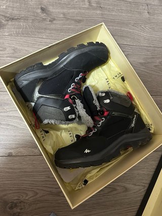 Scarpe Quechua impermeabili nere e rosa
